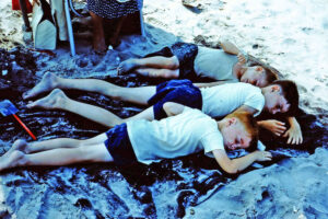 Kids asleep at the shore (1961)