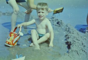 Neil building sand castle (1961)